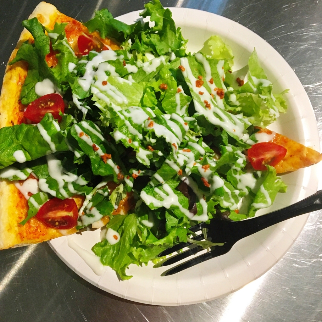 サラダピザ