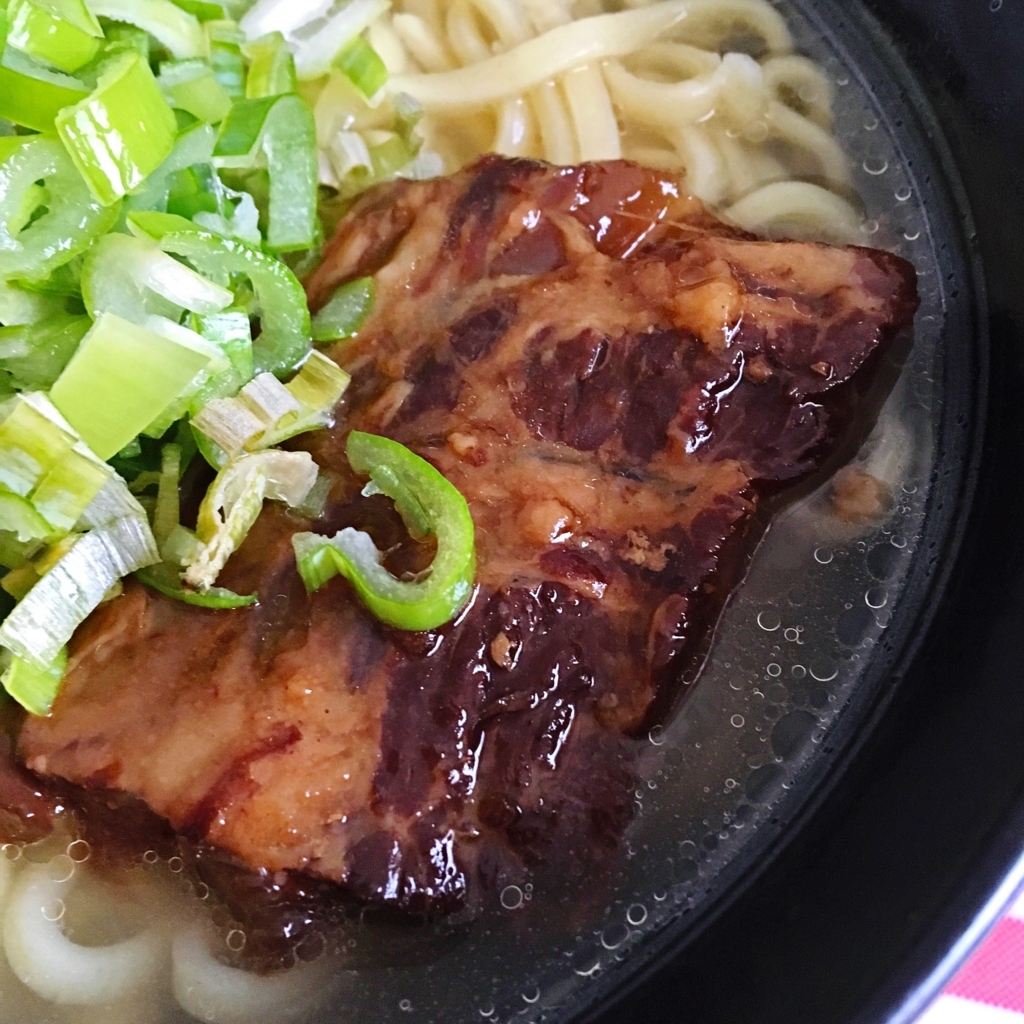 おうちごはんでソーキそばお肉アップ