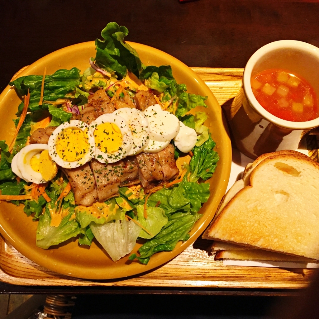 グリルチキンのコブサラダと　トースト付